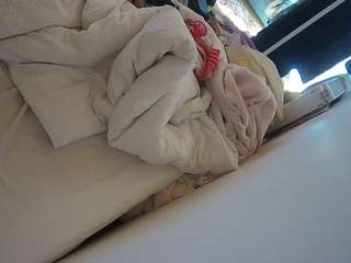 voyeurcam-julmodels-whitebed-4