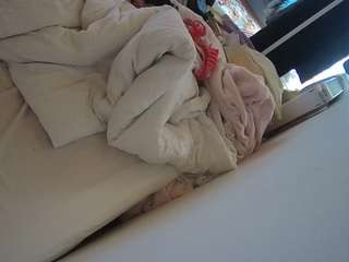 voyeurcam-julmodels-whitebed-4