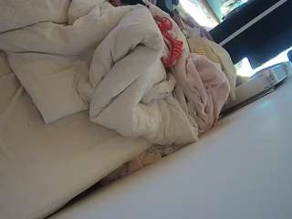 voyeurcam-julmodels-whitebed-4