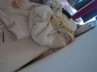 voyeurcam-julmodels-whitebed-4