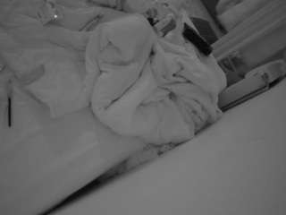 voyeurcam-julmodels-whitebed-4