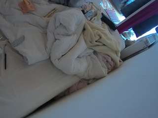 Live stream of voyeurcam-julmodels-whitebed-4