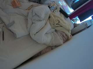 voyeurcam-julmodels-whitebed-4 webcam