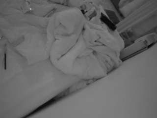voyeurcam-julmodels-whitebed-4 webcam