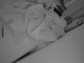 voyeurcam-julmodels-whitebed-4 webcam