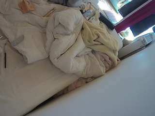 voyeurcam-julmodels-whitebed-4