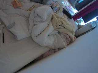 voyeurcam-julmodels-whitebed-4