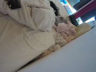 voyeurcam-julmodels-whitebed-4 webcam