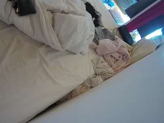 voyeurcam-julmodels-whitebed-4