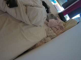 voyeurcam-julmodels-whitebed-4 webcam