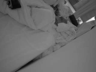voyeurcam-julmodels-whitebed-4