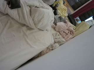 voyeurcam-julmodels-whitebed-4