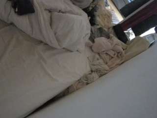 voyeurcam-julmodels-whitebed-4