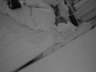 voyeurcam-julmodels-whitebed-4