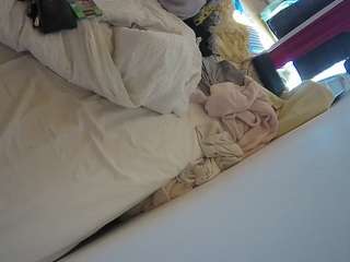 voyeurcam-julmodels-whitebed-4