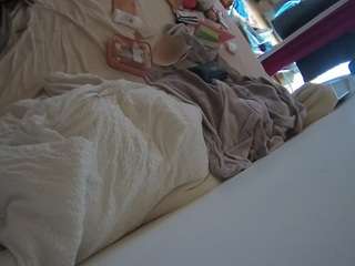 voyeurcam-julmodels-whitebed-4