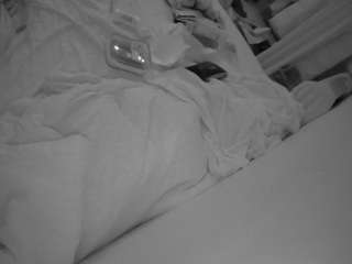 voyeurcam-julmodels-whitebed-4