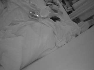 voyeurcam-julmodels-whitebed-4