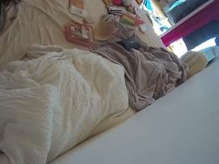 voyeurcam-julmodels-whitebed-4
