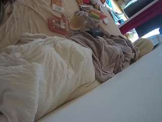 voyeurcam-julmodels-whitebed-4