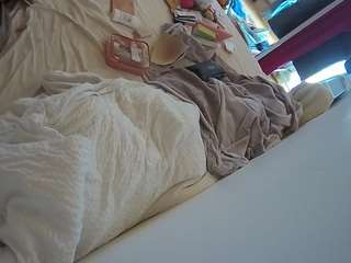 voyeurcam-julmodels-whitebed-4