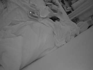 voyeurcam-julmodels-whitebed-4