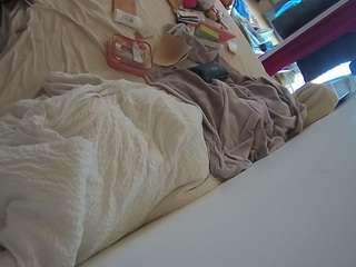 voyeurcam-julmodels-whitebed-4