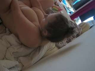 voyeurcam-julmodels-whitebed-4