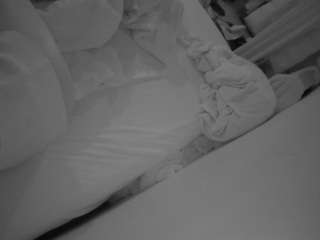 voyeurcam-julmodels-whitebed-4 webcam