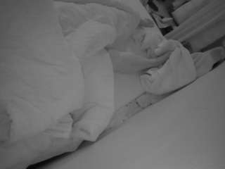 voyeurcam-julmodels-whitebed-4 webcam