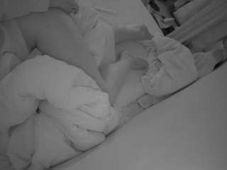 voyeurcam-julmodels-whitebed-4 webcam
