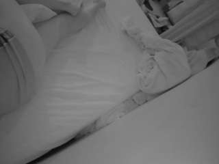 voyeurcam-julmodels-whitebed-4 webcam