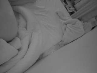 voyeurcam-julmodels-whitebed-4 webcam