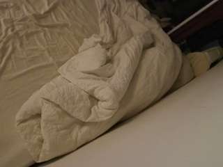 voyeurcam-julmodels-whitebed-4 webcam