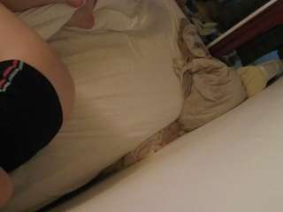 voyeurcam-julmodels-whitebed-4 webcam