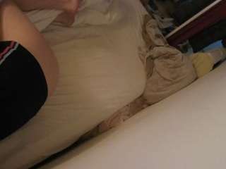 voyeurcam-julmodels-whitebed-4 webcam