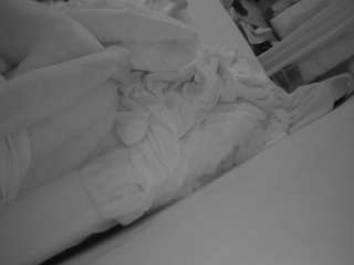 voyeurcam-julmodels-whitebed-4 webcam
