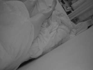 voyeurcam-julmodels-whitebed-4 webcam