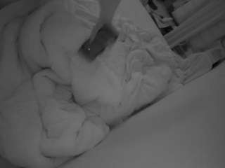 voyeurcam-julmodels-whitebed-4 webcam