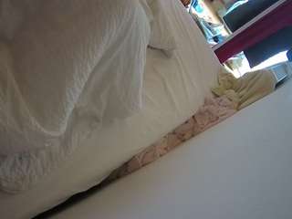 voyeurcam-julmodels-whitebed-4 webcam