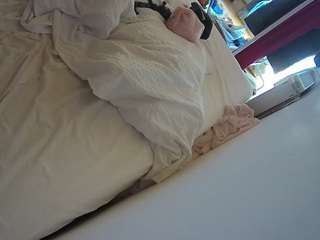 voyeurcam-julmodels-whitebed-4 webcam
