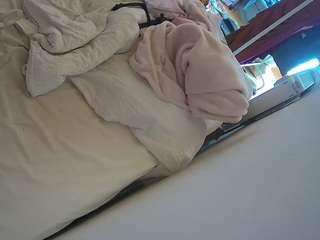 voyeurcam-julmodels-whitebed-4 webcam