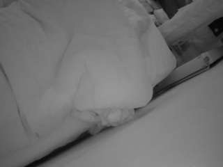 voyeurcam-julmodels-whitebed-4