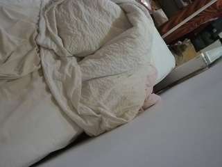 โมเดลนี้กำลังถ่ายทอดสดอยู่. voyeurcam-julmodels-whitebed-4
