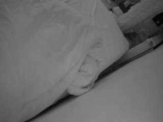 Dieses Model ist jetzt live. voyeurcam-julmodels-whitebed-4