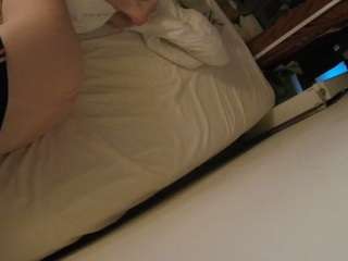 voyeurcam-julmodels-whitebed-4