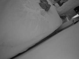 โมเดลนี้กำลังถ่ายทอดสดอยู่. voyeurcam-julmodels-whitebed-4