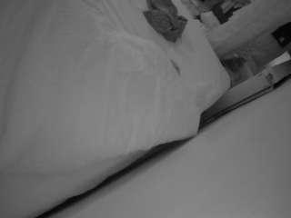 voyeurcam-julmodels-whitebed-4