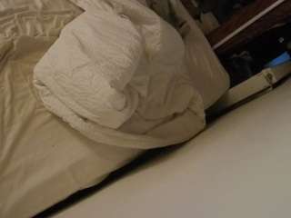 voyeurcam-julmodels-whitebed-4