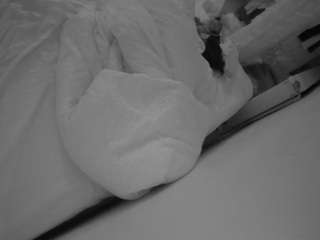 voyeurcam-julmodels-whitebed-4